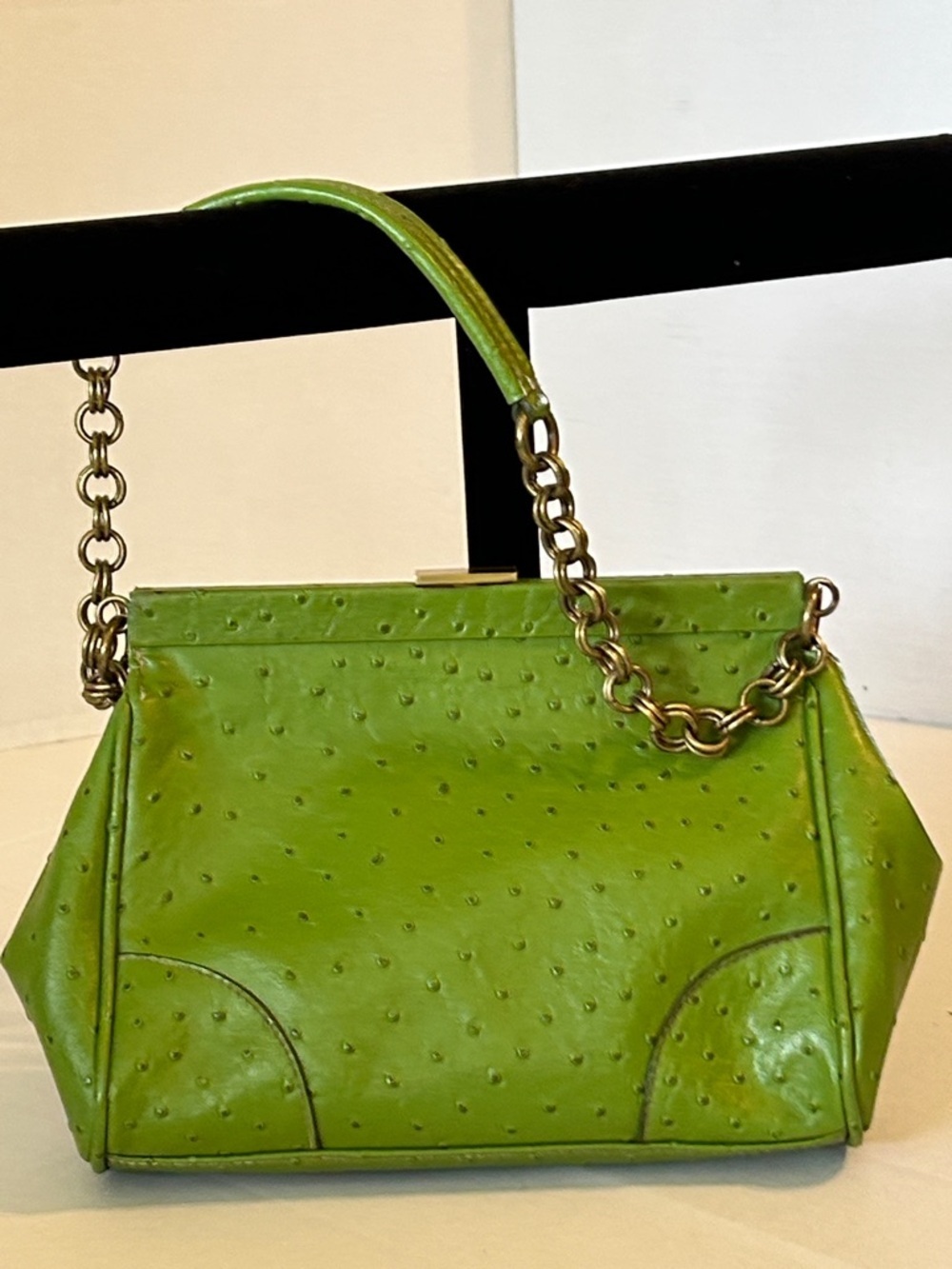 WORTHINGTON APPLE GREEN VINTAGE STILE UNIQUE FAUX OSTRICH VINYL LEATHER BAG